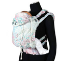 Detailaufnahme der DidySnap 4u mit stufenlos verstellbarem Steg und gepolsterten Schultergurten. Sommermosaik