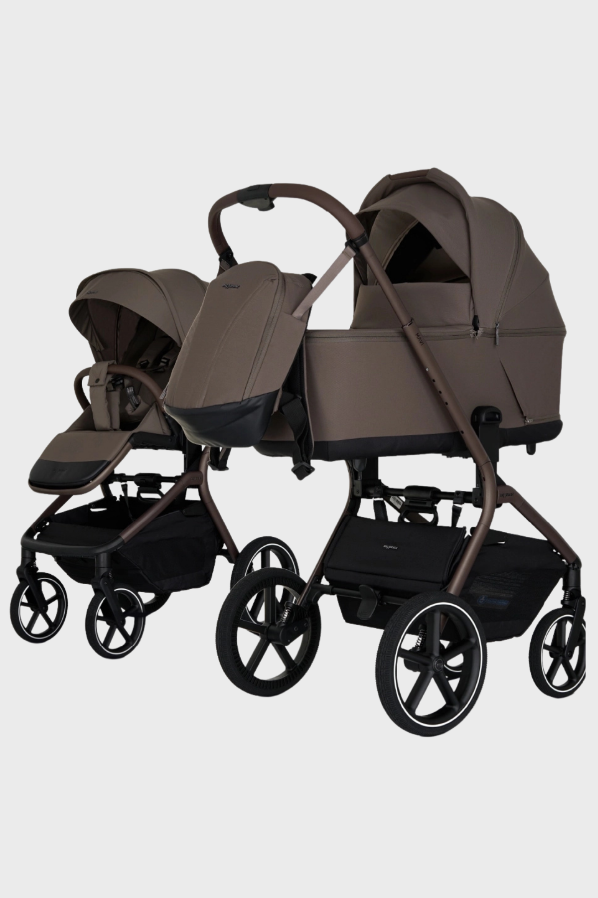 my junior MAVI Kinderwagen mit Babywanne – kompakt, modern und innovativ.
