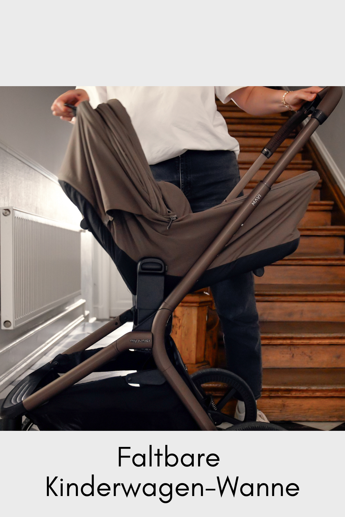 my junior MAVI gefaltet – ultrakompakt, sogar mit Babywanne, ideal für den Alltag.