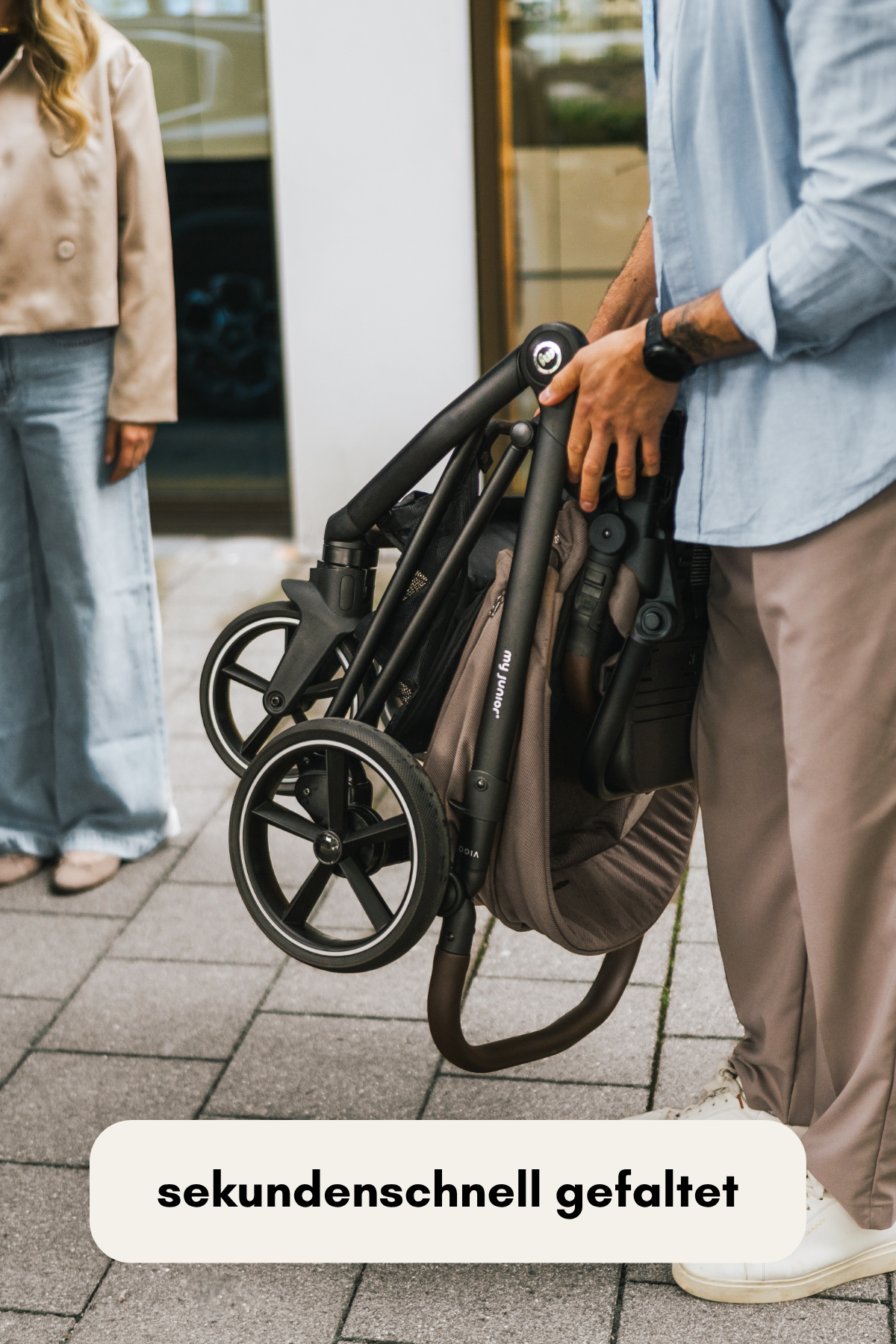 my junior VIGO² Atelier Kinderwagen zusammengeklappt in Sekunden – kompakt und reisetauglich